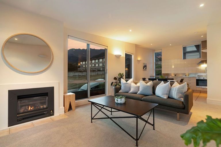 Photo of property in Rahiri Apartments, 4/23 Adelaide Street, Queenstown, 9300