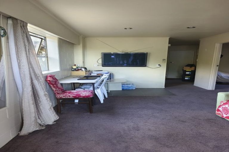 Photo of property in 1/3 Sunset Road, Totara Vale, Auckland, 0632