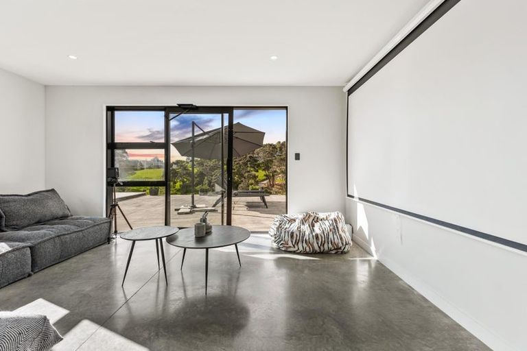 Photo of property in 33 Fernielea Drive, Riverhead, 0793