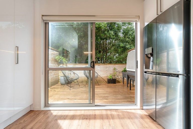 Photo of property in 2/123 The Parade, Island Bay, Wellington, 6023