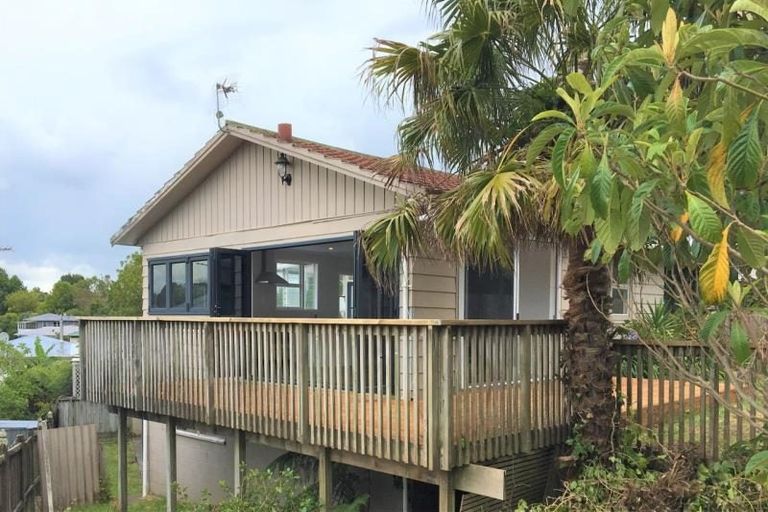 Photo of property in 69a Totara Road, Te Atatu Peninsula, Auckland, 0610