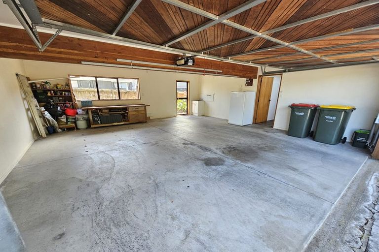 Photo of property in 1/979 Beach Road, Torbay, Auckland, 0630