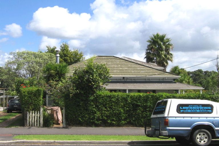 Photo of property in 5 Russell Street, Stanley Point, Auckland, 0624