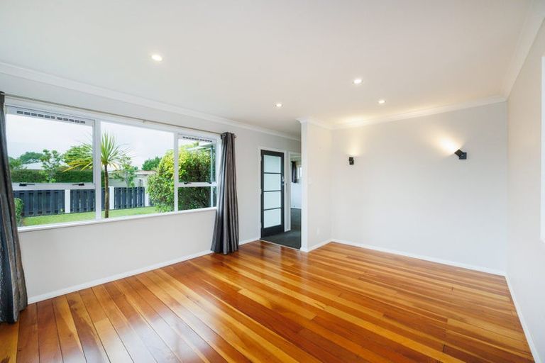 Photo of property in 4 Eton Place, Terrace End, Palmerston North, 4410