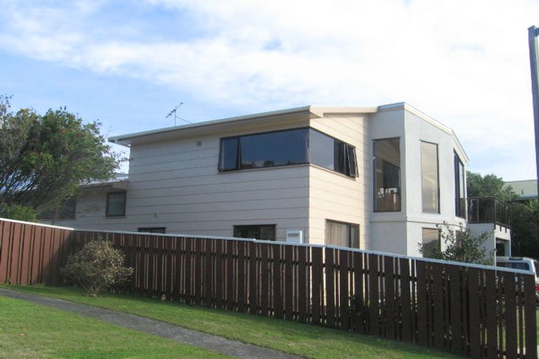 Photo of property in 60 Huanui Street, Ranui, Porirua, 5024