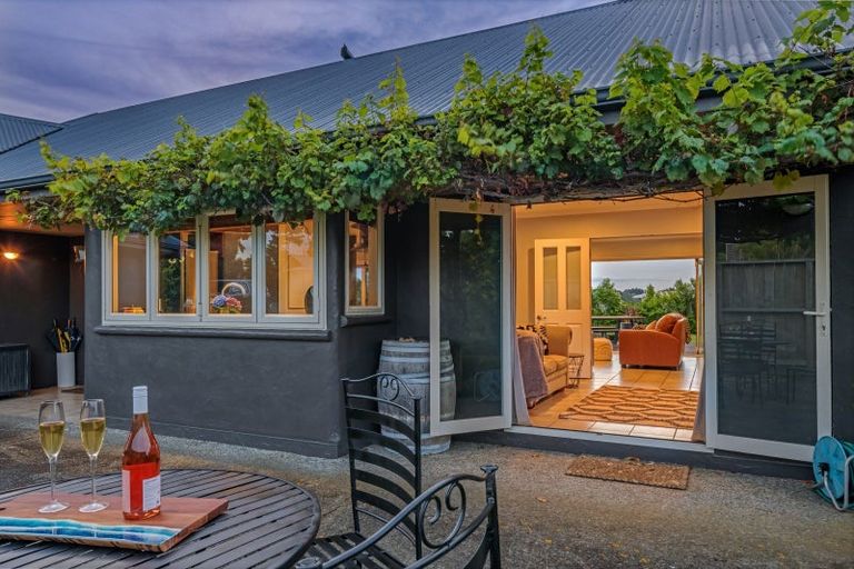 Photo of property in 76 Polson Hill Drive, Aokautere, Palmerston North, 4471