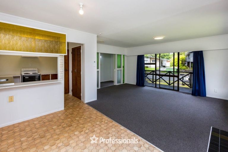 Photo of property in 33 Larchmont Grove, Totara Park, Upper Hutt, 5018