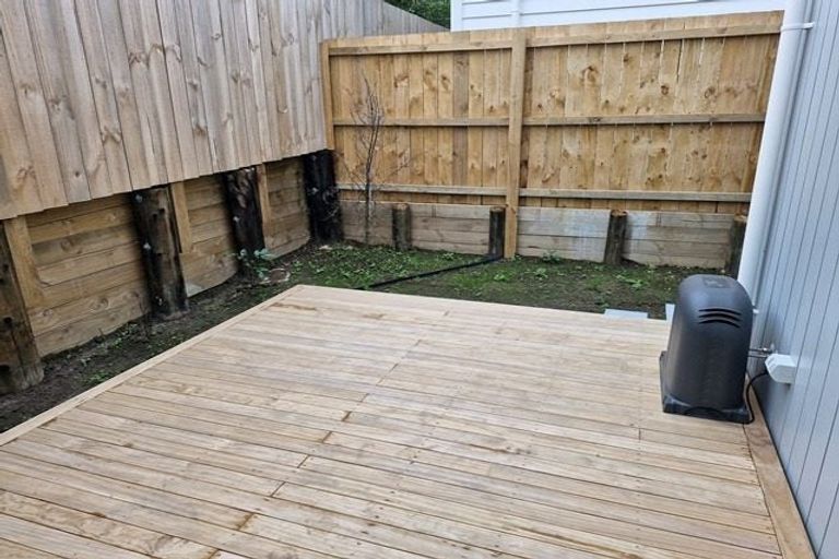 Photo of property in 16c Hobsonville Road, West Harbour, Auckland, 0618