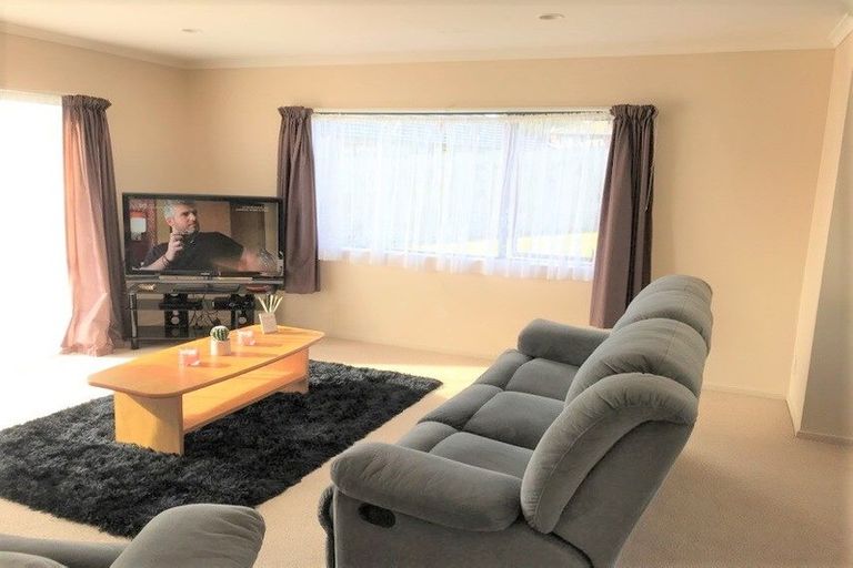 Photo of property in 104 Pitt Avenue, Clendon Park, Auckland, 2103