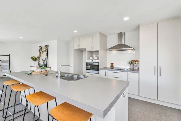 Photo of property in 28 Burford Way, Rolleston, 7615