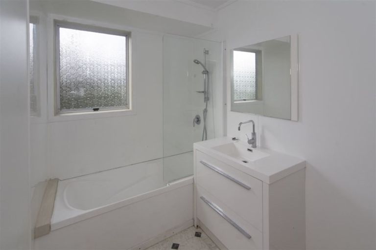 Photo of property in 263a Henderson Valley Road, Henderson, Auckland, 0612