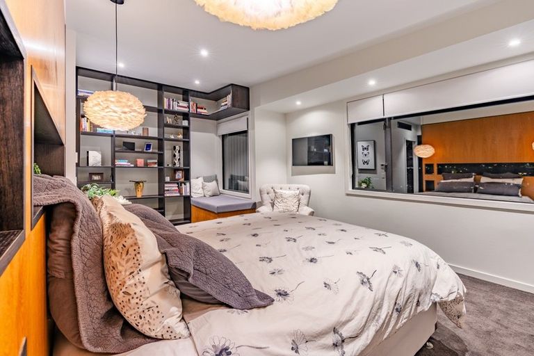 Photo of property in 11 Laguna Place, Matakatia, Whangaparaoa, 0930