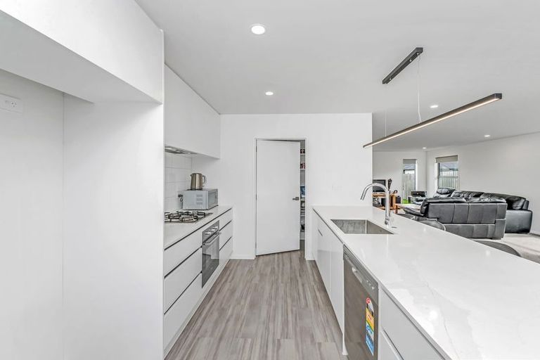 Photo of property in 17 Lewis Crescent, Rolleston, 7614