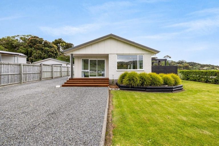 Photo of property in 2 Haywards Lane, Duvauchelle, 7581