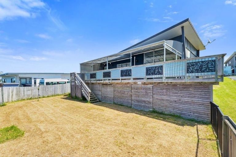 Photo of property in 11 Takahe Place, Mangawhai, 0505