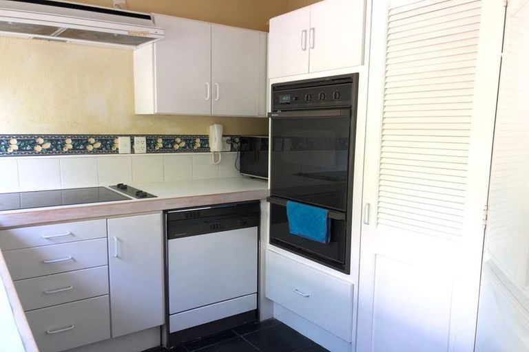 Photo of property in 2/14 Harriett Street, Thorndon, Wellington, 6011