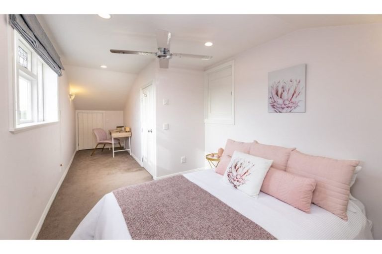 Photo of property in 2/96 Kerrs Road, Avonside, Christchurch, 8061