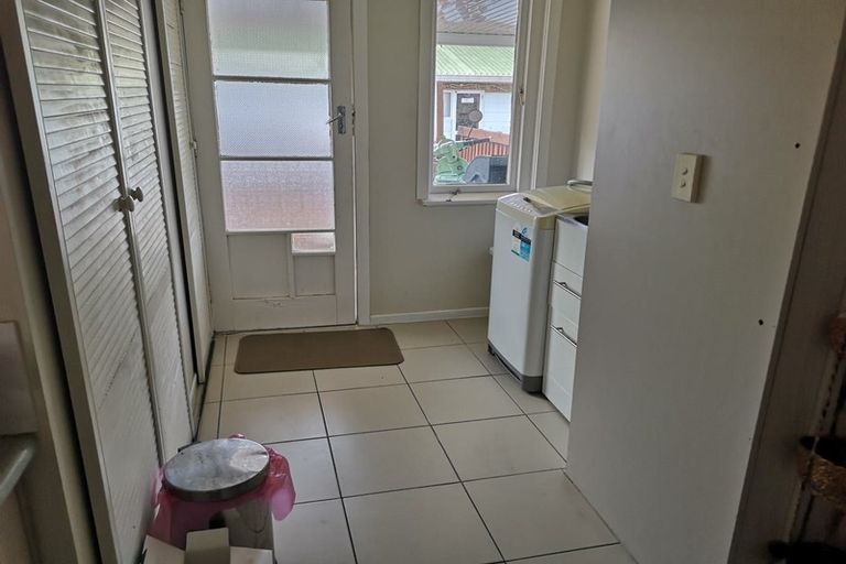 Photo of property in 1/61 Beaubank Road, Kelston, Auckland, 0602