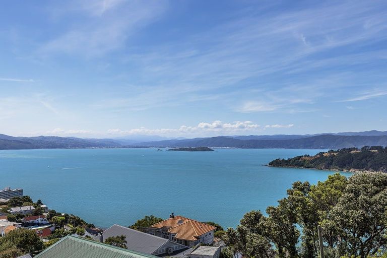 Photo of property in 2 Robieson Lane, Roseneath, Wellington, 6011