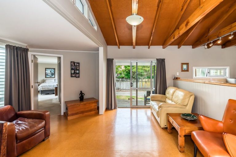 Photo of property in 5 Winara Avenue, Waikanae, 5036