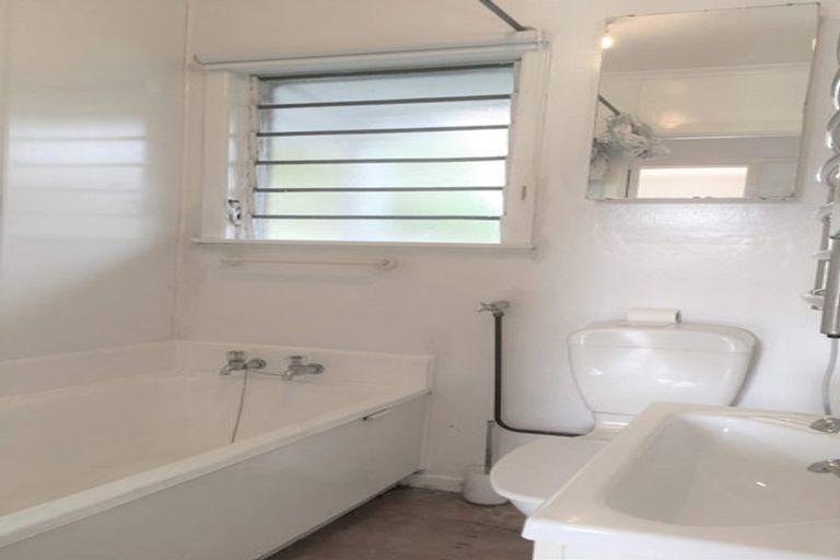 Photo of property in 3/10a Fenwick Avenue, Milford, Auckland, 0620