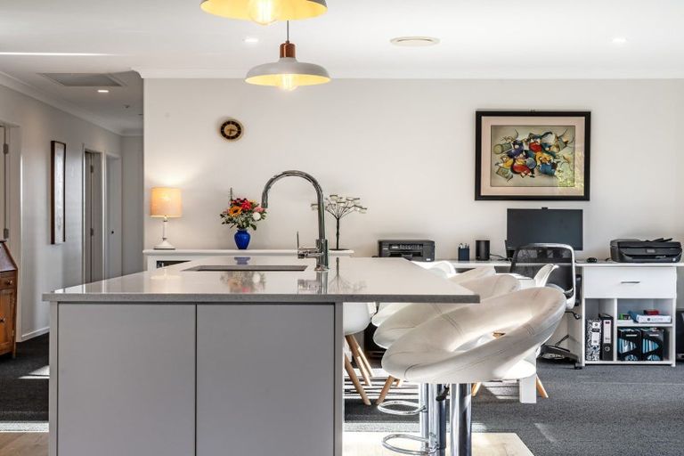 Photo of property in 11 Walnut Road, Riverhead, 0820