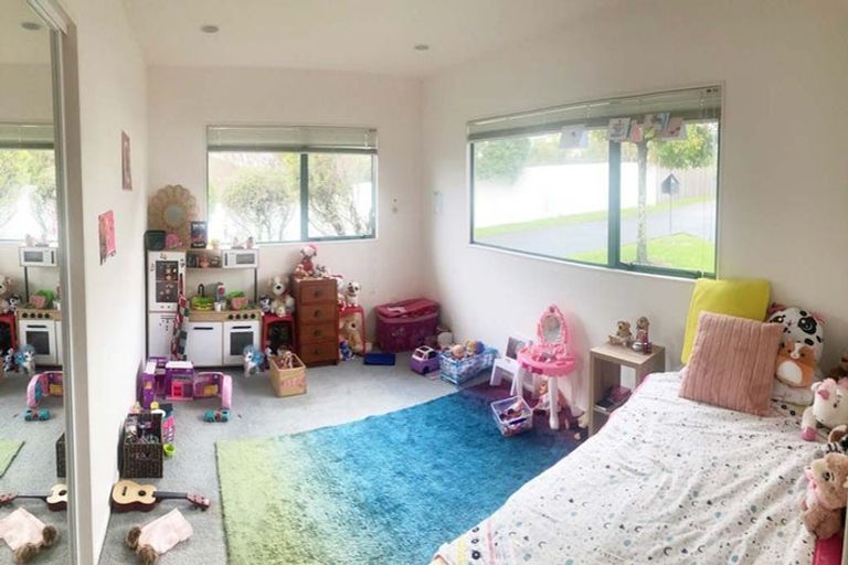 Photo of property in 4 Savoy Road, Orewa, 0931