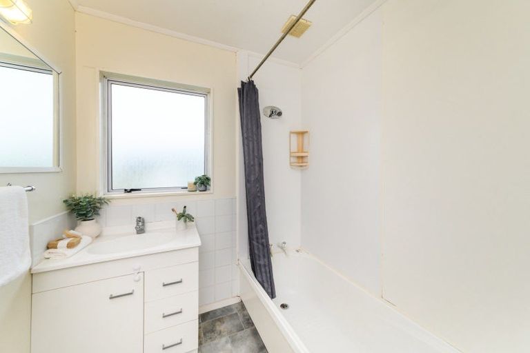 Photo of property in 31 Lydia Place, Kelvin Grove, Palmerston North, 4414