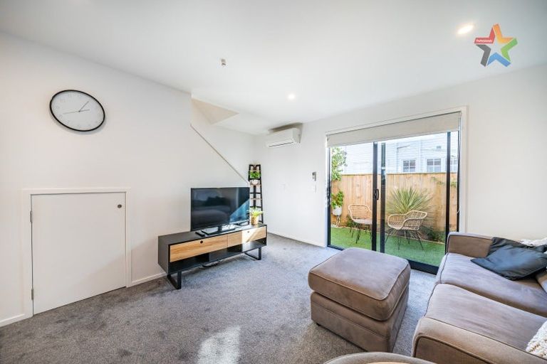 Photo of property in 4/97 Whites Line East, Waiwhetu, Lower Hutt, 5010