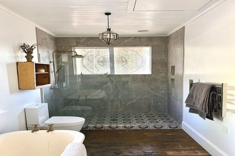 Photo of property in 20 Mcfarlane Street, Oakura, 4314