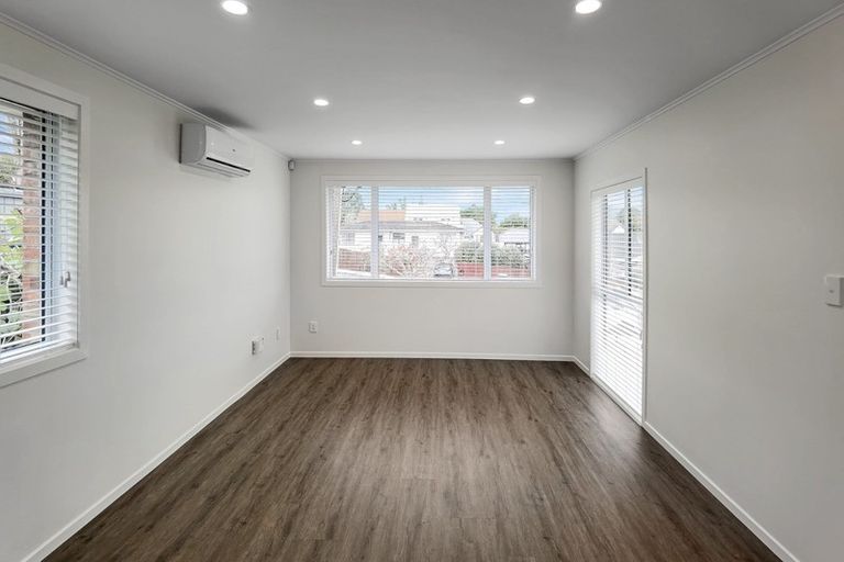 Photo of property in 27 Marsh Avenue, Forrest Hill, Auckland, 0620