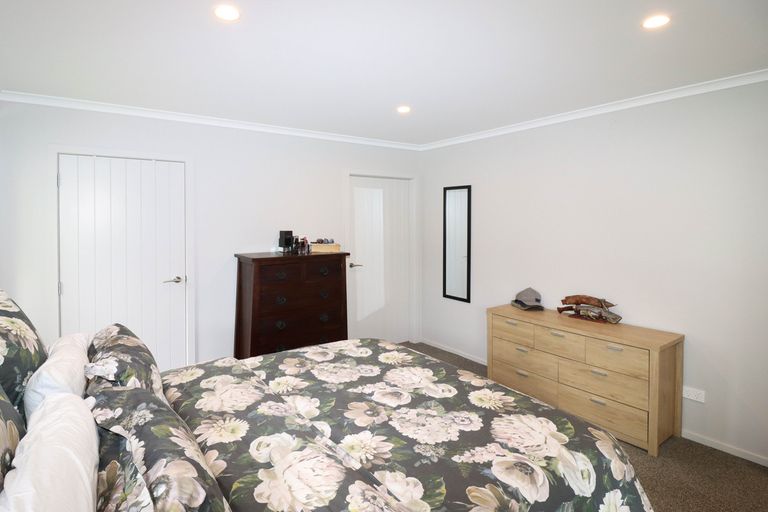 Photo of property in 5 Angus Place, Carterton, 5713