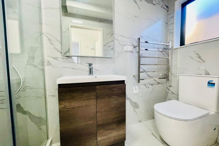 Photo of property in 8c Neems Place, Manurewa, Auckland, 2102