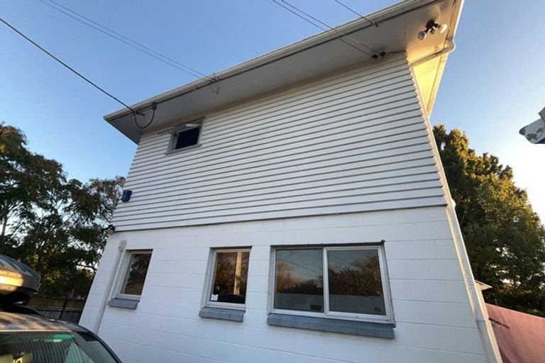 Photo of property in 5 Taupo Street, Green Bay, Auckland, 0604