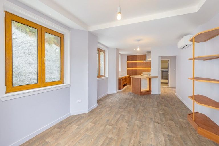 Photo of property in 14 Selwyn Road, Lyttelton, 8082