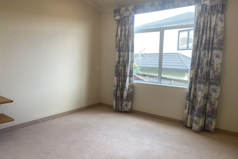 Photo of property in 39 Lanyon Place, Whitby, Porirua, 5024