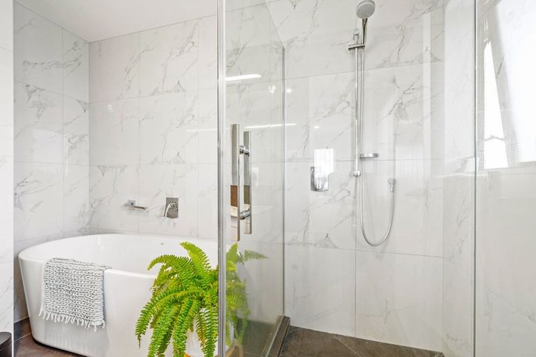 Photo of property in 1 Crompton Place, Orewa, 0931