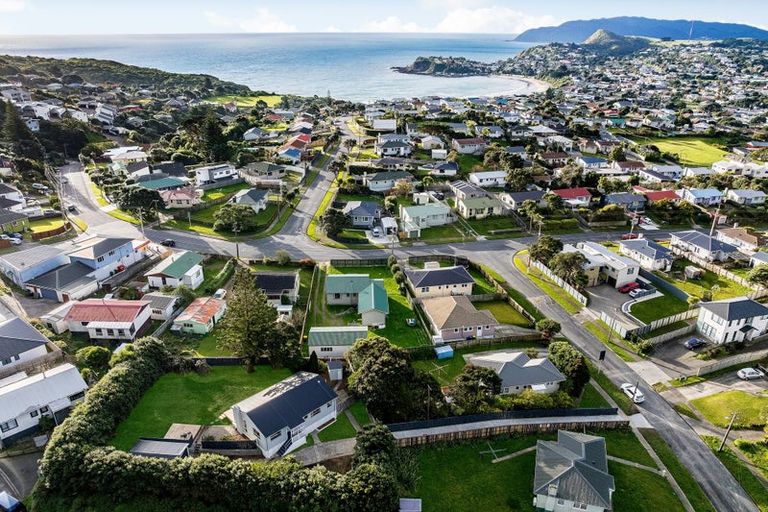 Photo of property in 4 Taupiri Crescent, Titahi Bay, Porirua, 5022