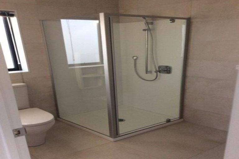 Photo of property in 43 Eugenia Rise, Totara Heights, Auckland, 2105