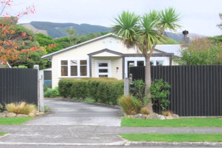 Photo of property in 76 Ngaio Road, Waikanae, 5036