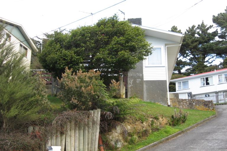Photo of property in 21 Davis Grove, Wainuiomata, Lower Hutt, 5014
