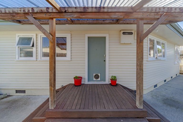 Photo of property in 74 Meeanee Road, Taradale, Napier, 4112