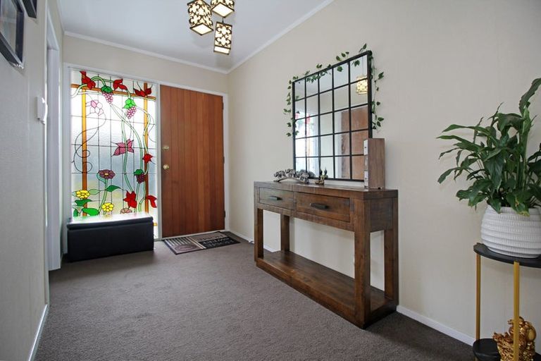 Photo of property in 12 Gloaming Place, Conifer Grove, Takanini, 2112