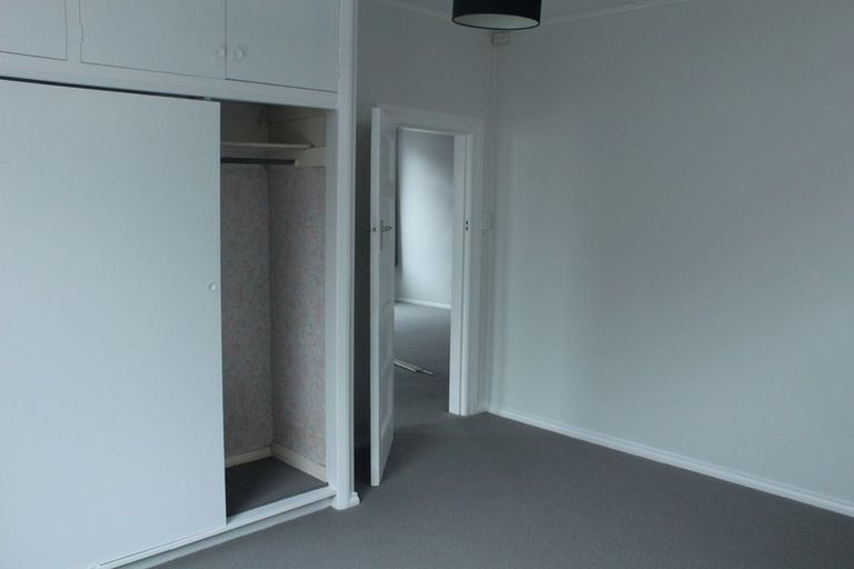 Photo of property in 64 Apu Crescent, Lyall Bay, Wellington, 6022