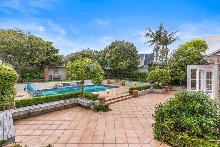 Photo of property in 206 Hurstmere Road, Takapuna, Auckland, 0622