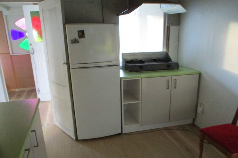 Photo of property in 22 Mountain Road, Henderson Valley, Auckland, 0612