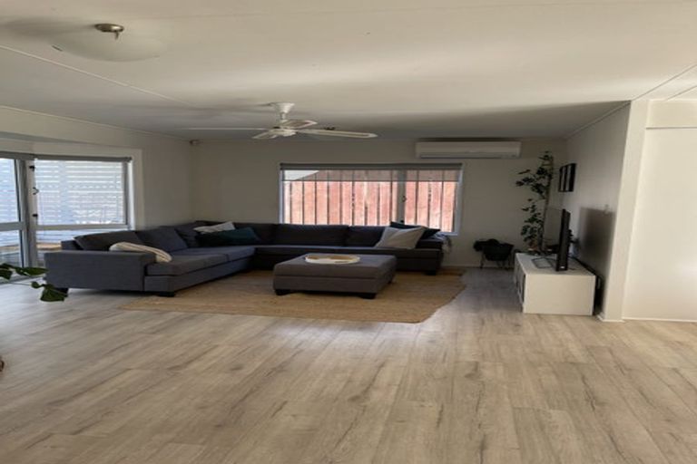 Photo of property in 81 Kemp Road, Massey, Auckland, 0614