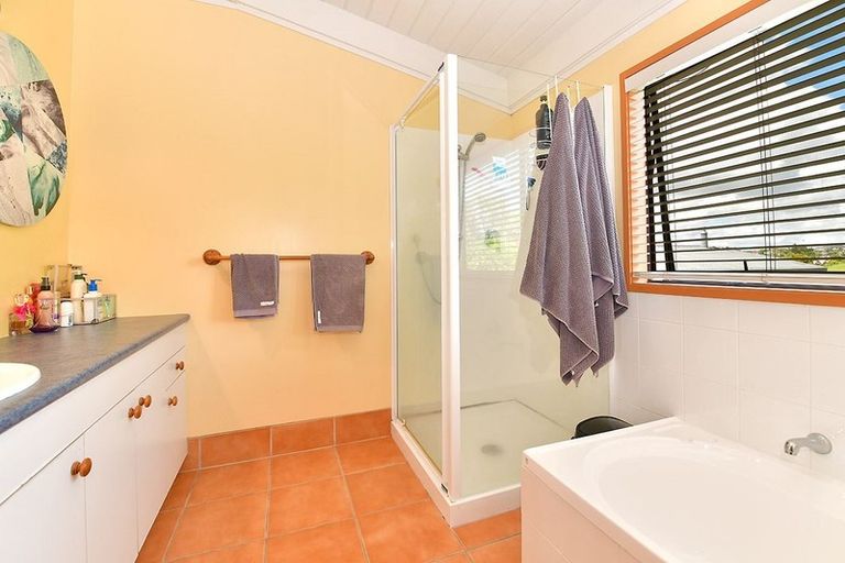 Photo of property in 58 Albatross Road, Red Beach, 0932