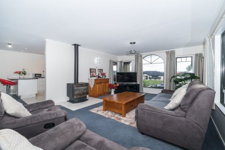Photo of property in 11 Aspen Way, Kelvin Grove, Palmerston North, 4414