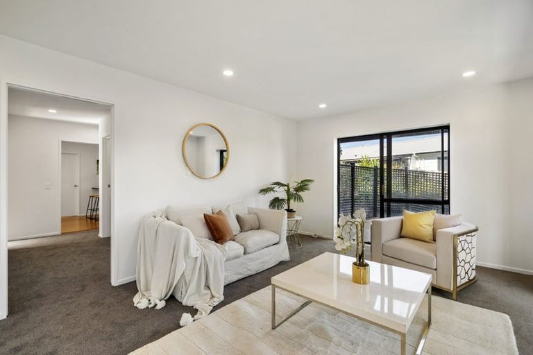 Photo of property in 1/78 Browns Bay Road, Rothesay Bay, Auckland, 0630